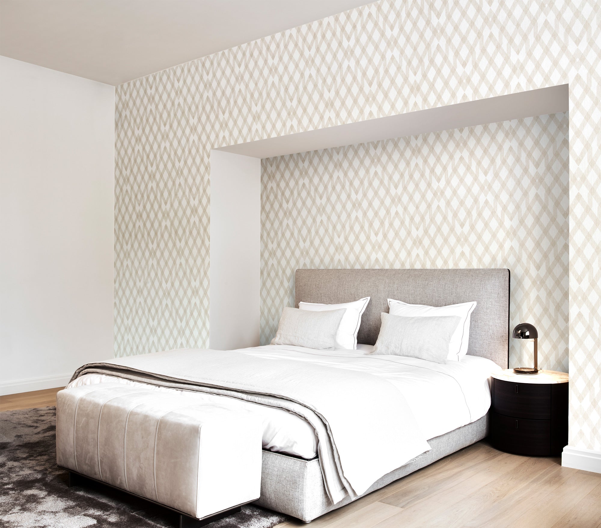 Moxie - White & Gold