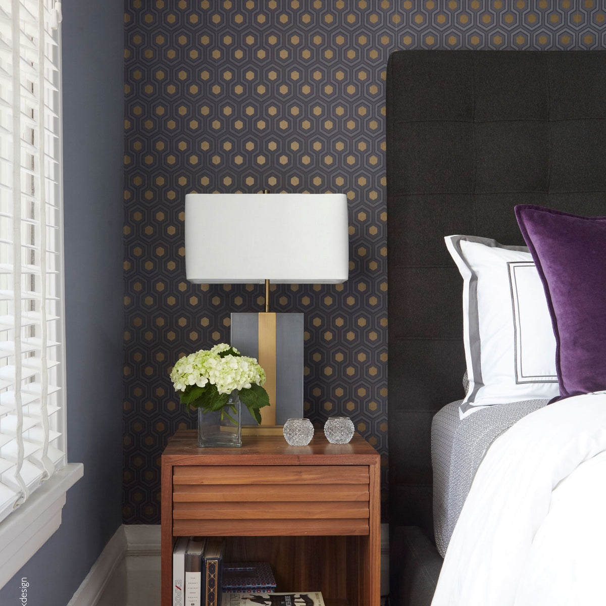 Hicks' Hexagon - Soot & Bronze on Slate Grey - Grafisk tapet
