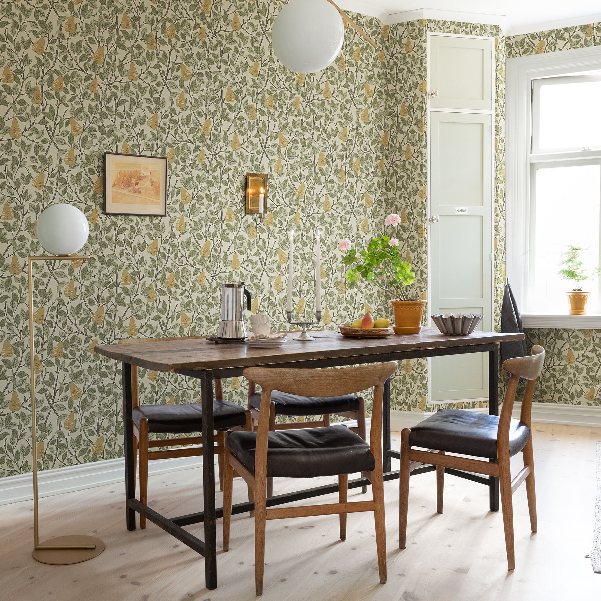 Pirum - Beige tapet med elegant design