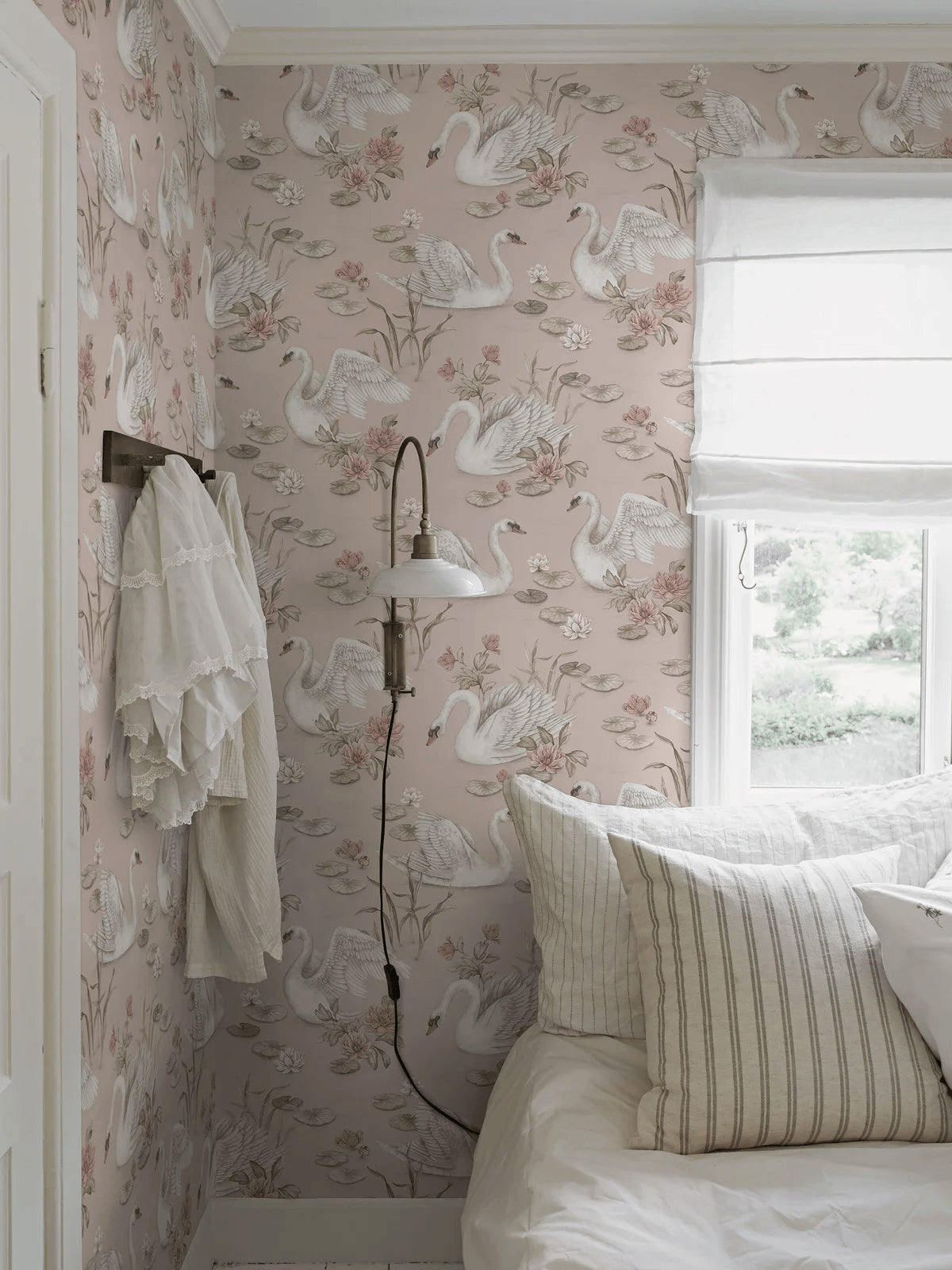 Lily Swan - Rose