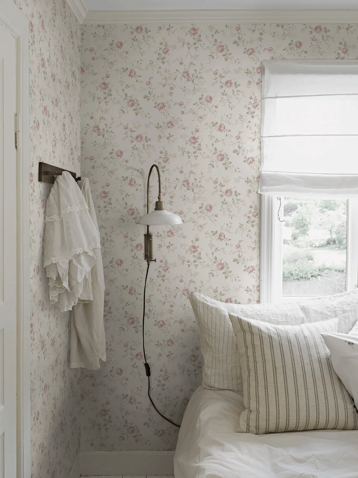 Rose Garden - Warm White